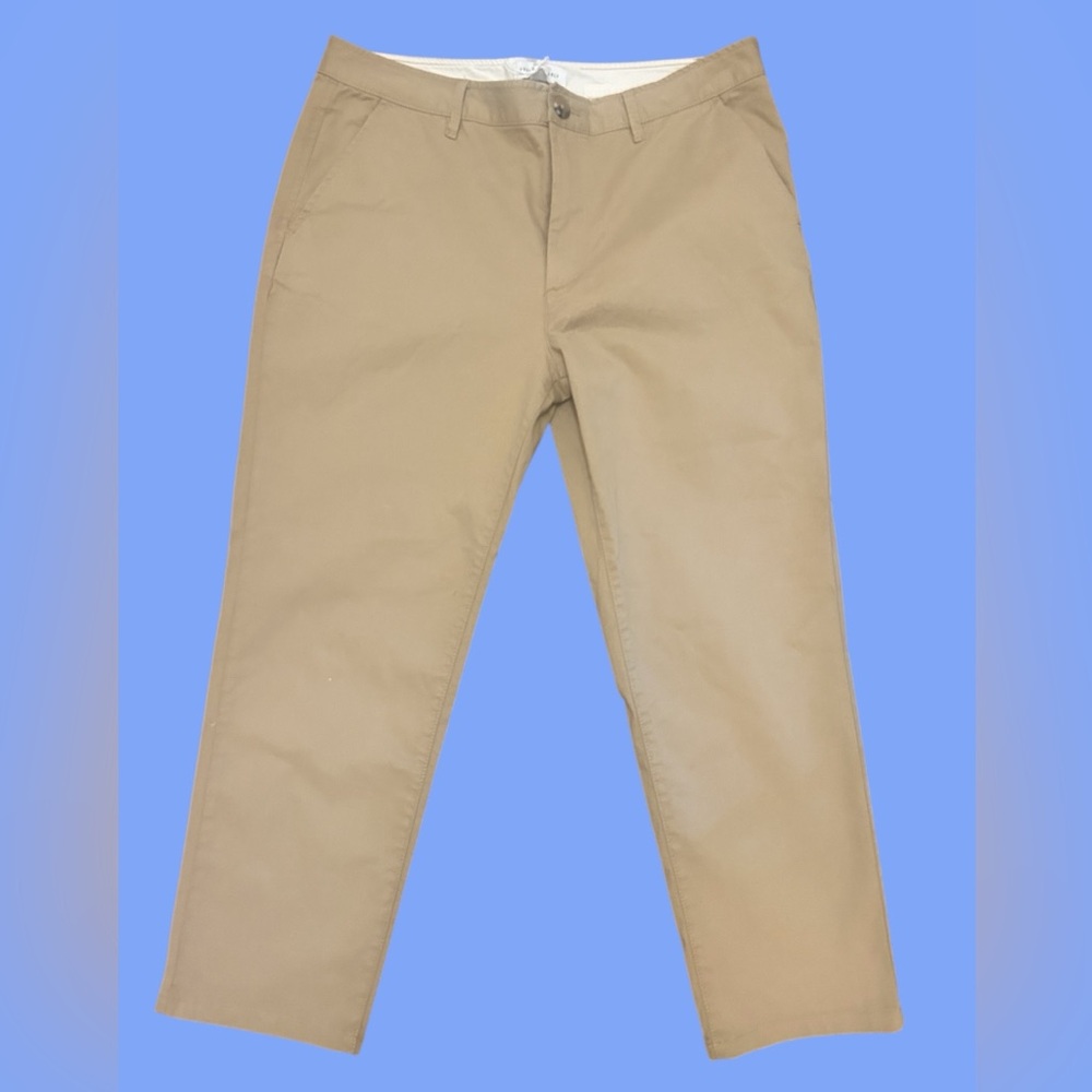Free Assembly Woman’s Slim Straight Chino